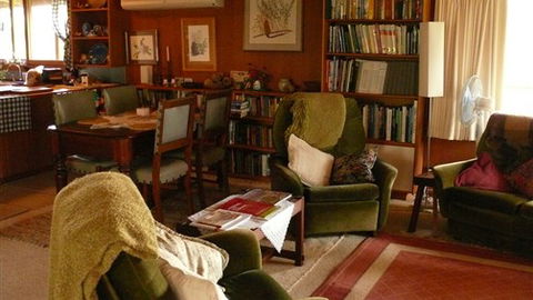 The Burrow At Wombat Bend Bed And Breakfast - Hobart Tourism 2