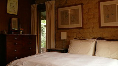 The Burrow At Wombat Bend Bed And Breakfast - Hobart Tourism 3