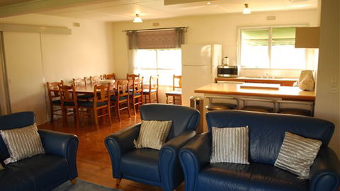 Manners In Mulwala - Hobart Tourism 6