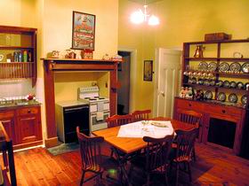 Buxton Manor - Garden And Loft Apartment - Tourism TAS 1