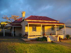 Charlie Bates Cottage - Hobart Tourism 0