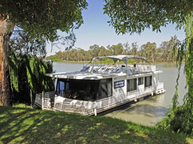 Boats And Bedzzz - The Murray Dream Self-contained Moored Houseboat - Tourism TAS 0