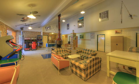 Acacia Snowy Motel - Hobart Tourism 1