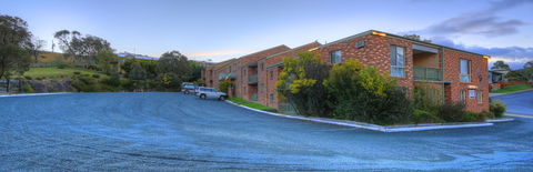 Acacia Snowy Motel - Hobart Tourism 4