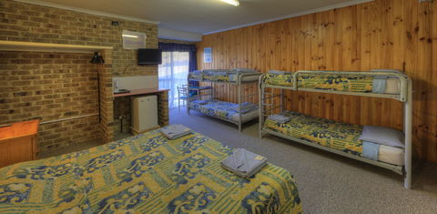 Acacia Snowy Motel - Hobart Tourism 7
