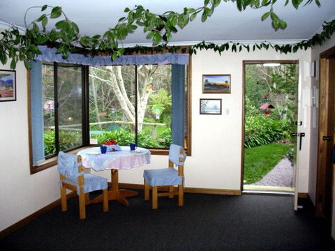 Adelaide Hills Bed & Breakfast Accommodation - Hobart Tourism 0