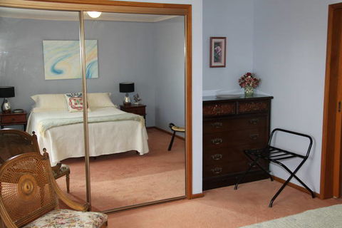 Adrienne's Place On The Hill - Tourism TAS 1