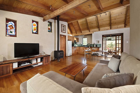 Aiyana Retreat - Tourism TAS 1