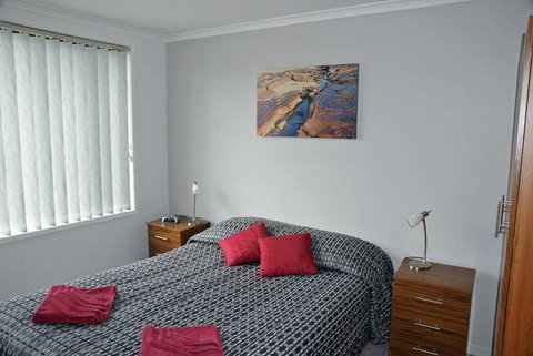 Albatross Holiday Units - Tourism TAS 8