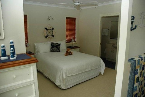 Alexander Lakeside Bed & Breakfast - Tourism TAS 1