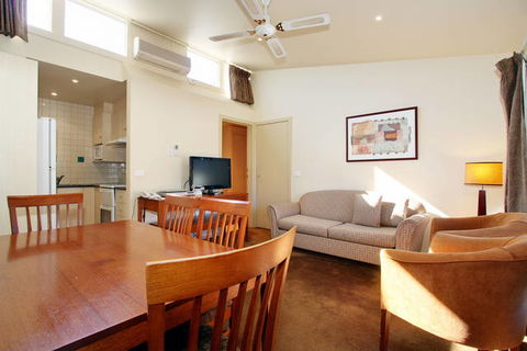 Alzburg Resort - Hobart Tourism 0