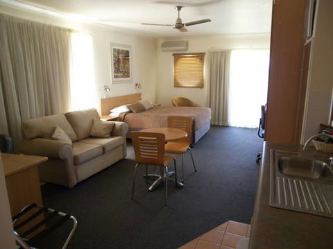Aston Hill Motor Lodge - Hobart Tourism 3