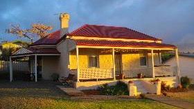 Charlie Bates Cottage - Hobart Tourism 4