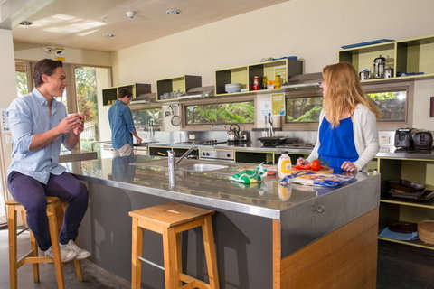 Apollo Bay Eco YHA - Tourism TAS 5