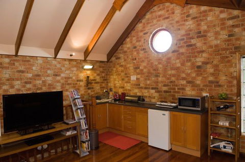 Bet's Bed And Breakfast Studio - Tourism TAS 5