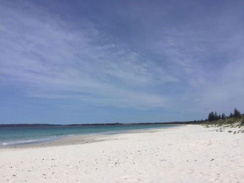 Hayes Beach House - Hobart Tourism 9
