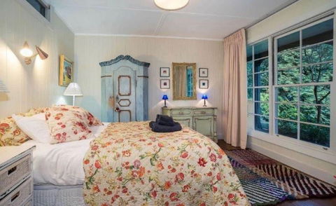 Sunflower Cottage - Hobart Tourism 9