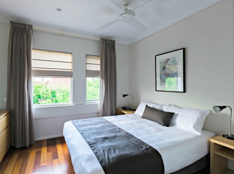 ADELAIDE DRESSCIRCLE APARTMENTS - THE PALMS APARTMENTS KENT TOWN - Tourism TAS 5
