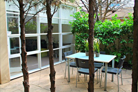 ADELAIDE DRESSCIRCLE APARTMENTS - THE PALMS APARTMENTS KENT TOWN - Tourism TAS 7