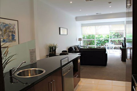 ADELAIDE DRESSCIRCLE APARTMENTS - THE PALMS APARTMENTS KENT TOWN - Tourism TAS 8