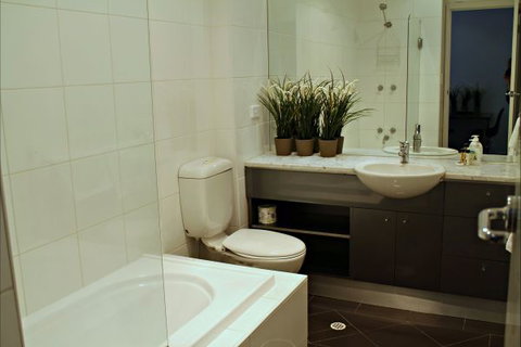 ADELAIDE DRESSCIRCLE APARTMENTS - THE PALMS APARTMENTS KENT TOWN - Tourism TAS 11