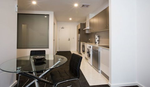 ADELAIDE DRESSCIRCLE APARTMENTS - THE PALMS APARTMENTS KENT TOWN - Tourism TAS 13