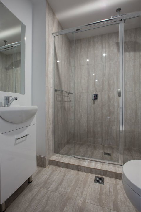 ADELAIDE DRESSCIRCLE APARTMENTS - THE PALMS APARTMENTS KENT TOWN - Tourism TAS 15