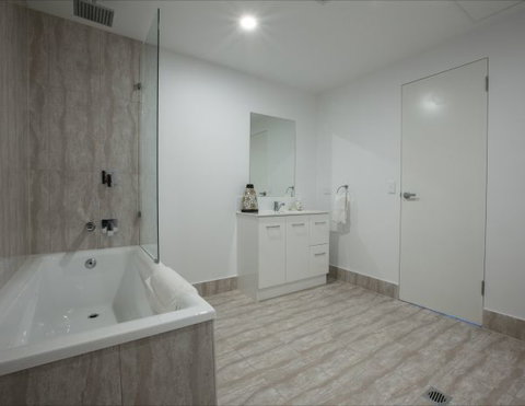 ADELAIDE DRESSCIRCLE APARTMENTS - THE PALMS APARTMENTS KENT TOWN - Tourism TAS 16