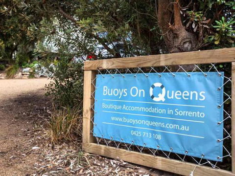 Buoys On Queens - Tourism TAS 8