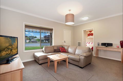 Hamilton Accommodation - Hobart Tourism 0