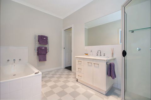 Hamilton Accommodation - Hobart Tourism 8