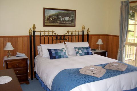 Sunflower Cottage - Hobart Tourism 0