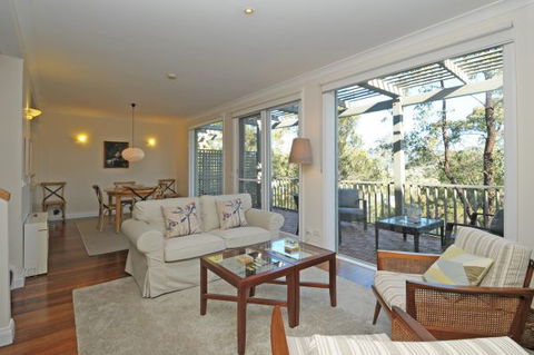 Villa Malbec - Hobart Tourism 3