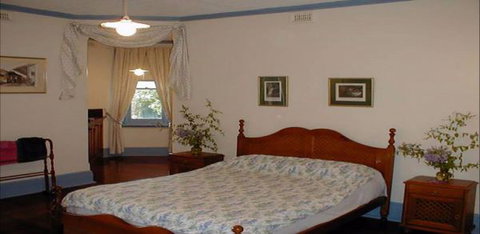 Warwick House - Hobart Tourism 0