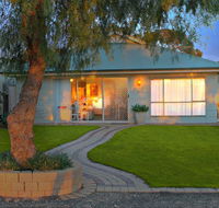 17 QED Lakehouse - Hobart Tourism