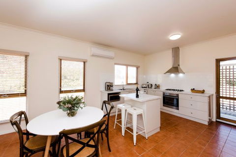 Cottage On The Murray - Hobart Tourism 4