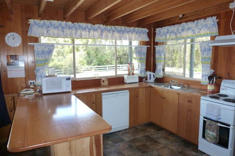 Arties Cottage Accommodation - Tourism TAS 3
