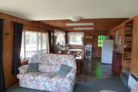 Arties Cottage Accommodation - Tourism TAS 7