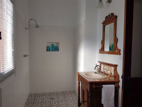 Angas Plains Wines Suites - Tourism TAS 9