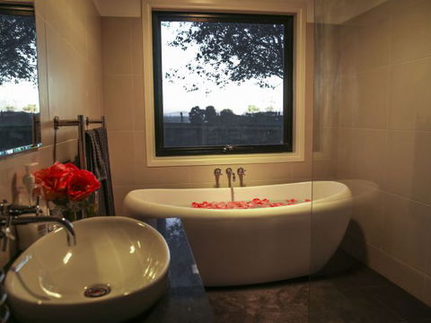 Ballachulish Farm Stay - Hobart Tourism 0