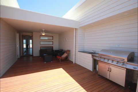 Beach Bliss Wallaroo - Hobart Tourism 5