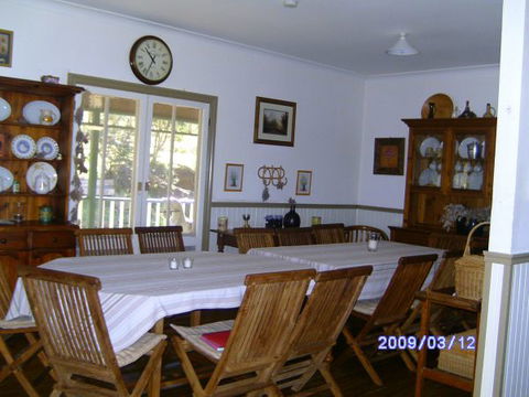 Bountiful Farm House - Hobart Tourism 0