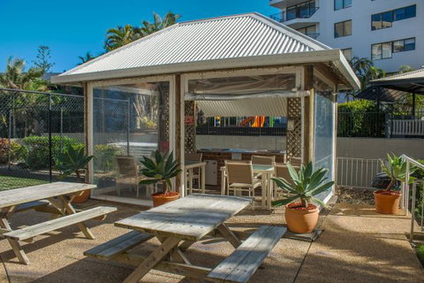 Cashelmara Burleigh Beachfront Apartments - Tourism TAS 3
