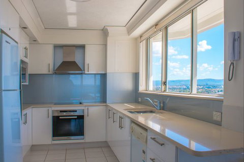Cashelmara Burleigh Beachfront Apartments - Tourism TAS 6