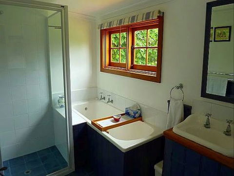 Cameron's Cottage - Hobart Tourism 4