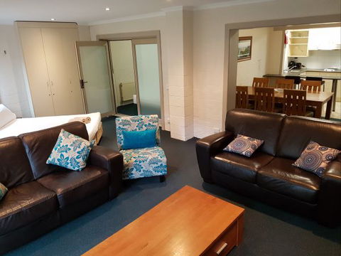 Cedarwood Apartments - Tourism TAS 8