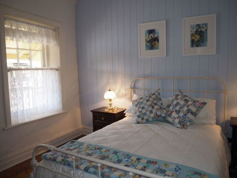 Cobblers Cottage - Hobart Tourism 1