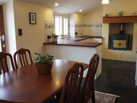 Cobblers Cottage - Hobart Tourism 3