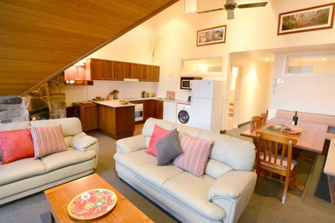 Falls Creek Country Club - Tourism TAS 3