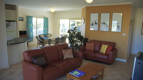 Seashells Apartments Unit 2 - Tourism TAS 6